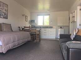 554 Moana Court Motel