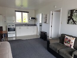 554 Moana Court Motel