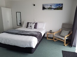 554 Moana Court Motel