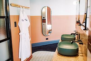 Stay at Hotel Steyne