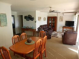 Kalua Holiday Apartments