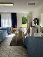 Emu Point Motel & Apartments
