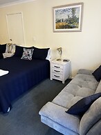 Emu Point Motel & Apartments