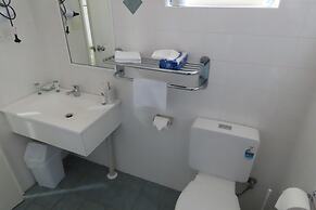 Emu Point Motel & Apartments