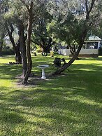 Emu Point Motel & Apartments