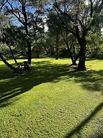 Emu Point Motel & Apartments