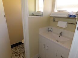 Emu Point Motel & Apartments