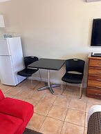 Emu Point Motel & Apartments