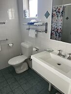 Emu Point Motel & Apartments