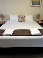 Emu Point Motel & Apartments