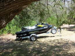 Emu Point Motel & Apartments