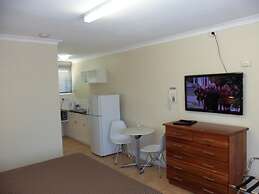 Emu Point Motel & Apartments