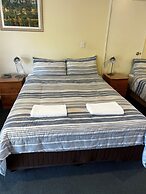 Emu Point Motel & Apartments