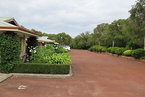 Emu Point Motel & Apartments
