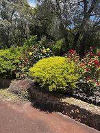 Emu Point Motel & Apartments