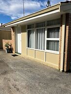 Emu Point Motel & Apartments