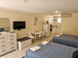 Emu Point Motel & Apartments