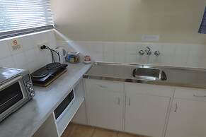 Emu Point Motel & Apartments