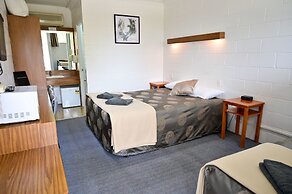 Byer Fountain Motor Inn, Holbrook