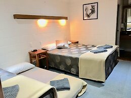 Byer Fountain Motor Inn, Holbrook