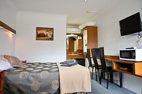 Byer Fountain Motor Inn, Holbrook