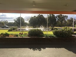 Byer Fountain Motor Inn, Holbrook