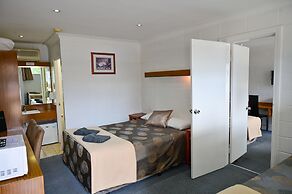 Byer Fountain Motor Inn, Holbrook