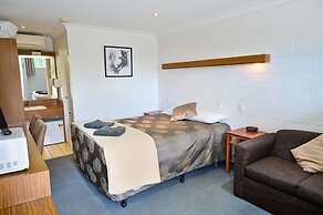 Byer Fountain Motor Inn, Holbrook