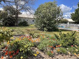 Byer Fountain Motor Inn, Holbrook