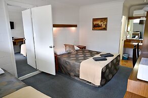 Byer Fountain Motor Inn, Holbrook