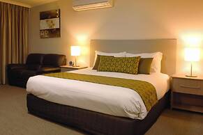 Golden Chain Tower Motor Inn