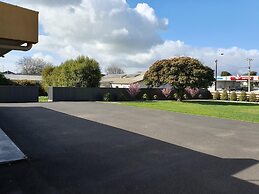 Golden Chain Tower Motor Inn