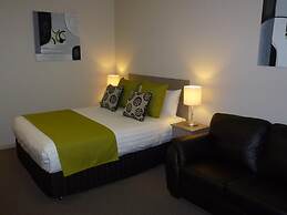 Golden Chain Tower Motor Inn