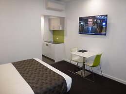 Golden Chain Tower Motor Inn