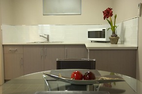 Golden Chain Tower Motor Inn