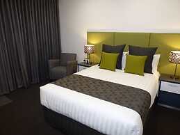 Golden Chain Tower Motor Inn