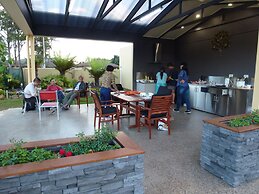 Golden Chain Tower Motor Inn