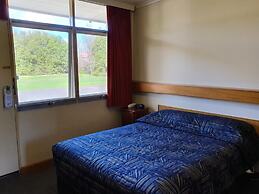 Golden Chain Tower Motor Inn