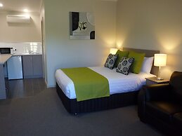 Golden Chain Tower Motor Inn