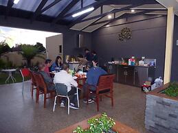 Golden Chain Tower Motor Inn