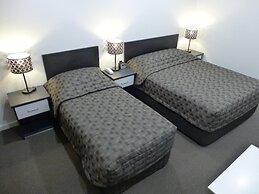 Golden Chain Tower Motor Inn