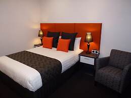 Golden Chain Tower Motor Inn