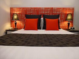 Golden Chain Tower Motor Inn