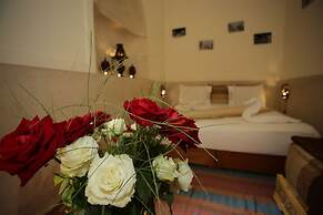 Riad White Flowers
