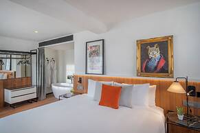 The Level at the Melia White House