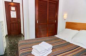 Hostal Illes Pitiüses