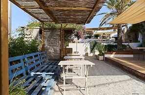 Hostal Illes Pitiüses