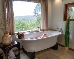 Woodbury Lodge - Amakhala Game Reserve