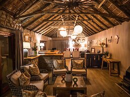 Woodbury Lodge - Amakhala Game Reserve