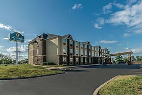 La Quinta Inn & Suites by Wyndham Collinsville - St. Louis